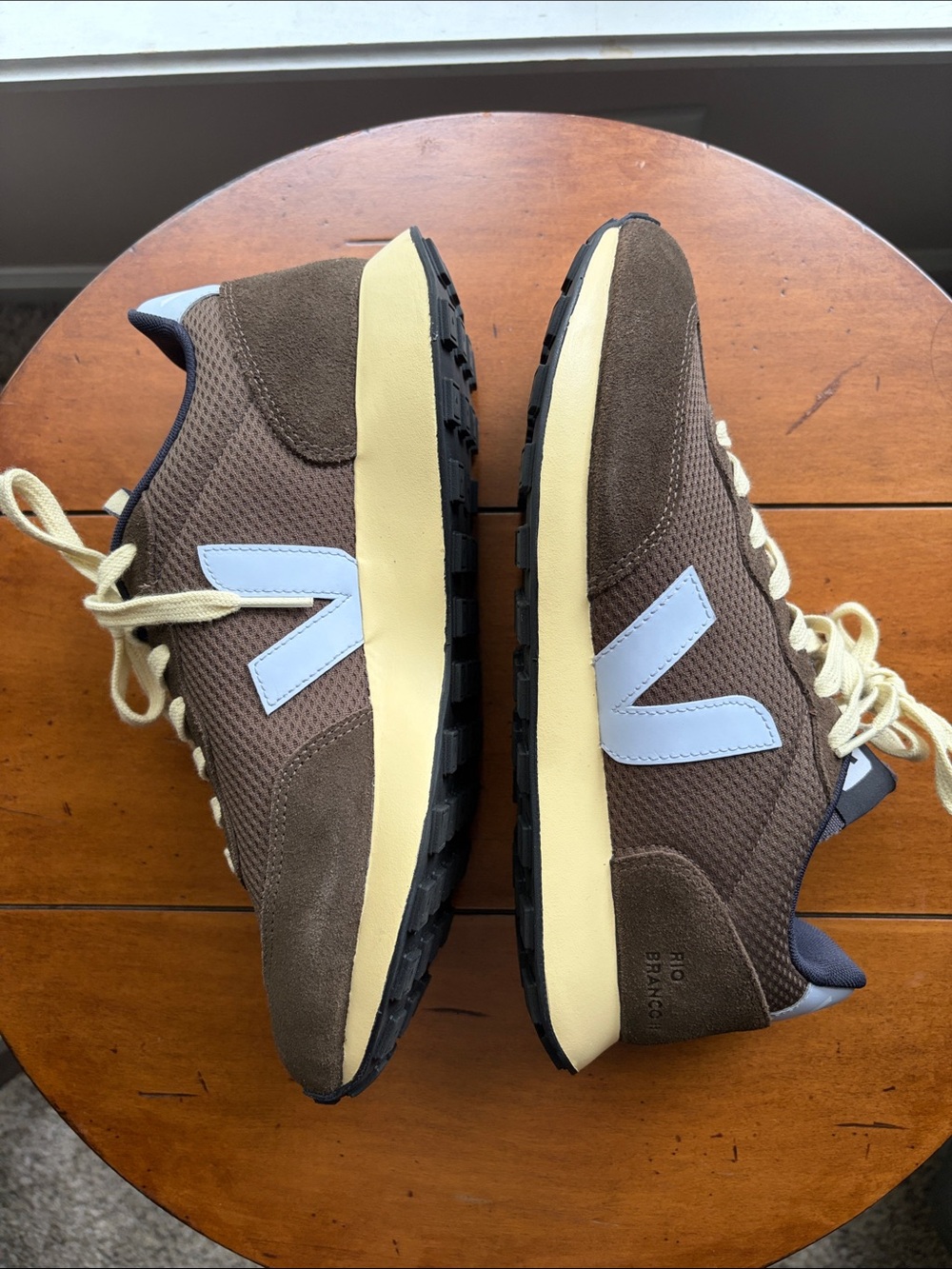 Veja ‘Rio Bronco II’ sneaker • W9 • brown & blue